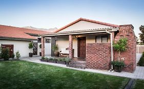 Out Of Bounds Self-Catering Lodge